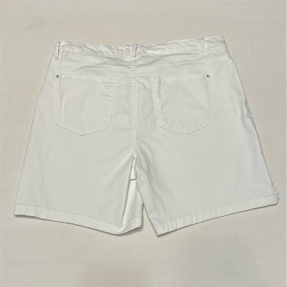 Curve Appeal White Shorts - Picture 2 of 5